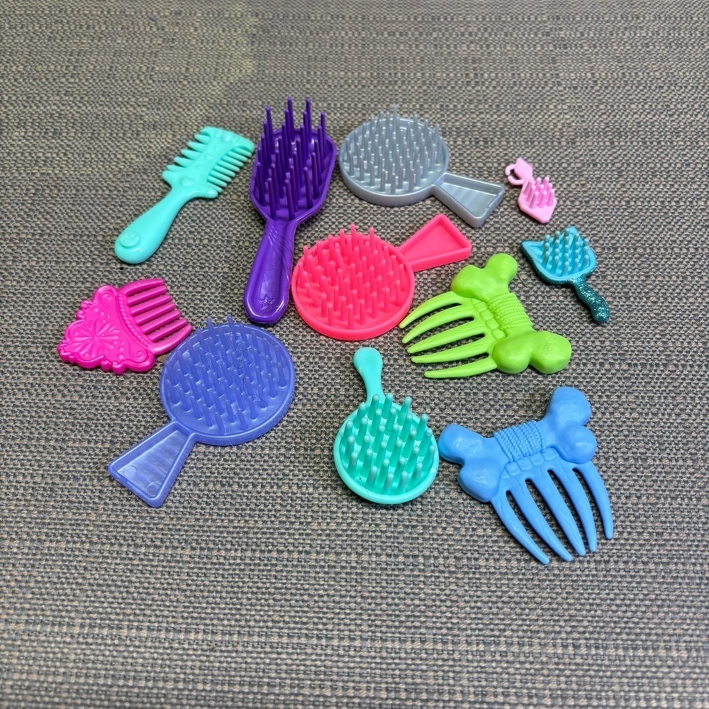 Barbie doll hair brush lot